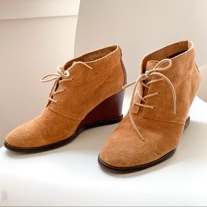 Etienne Aigner caramel wedge booties | size 9